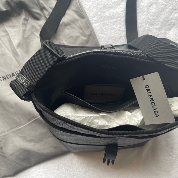 BALENCIAGA: Explorer Small Messenger Bag - Picture 6 of 9
